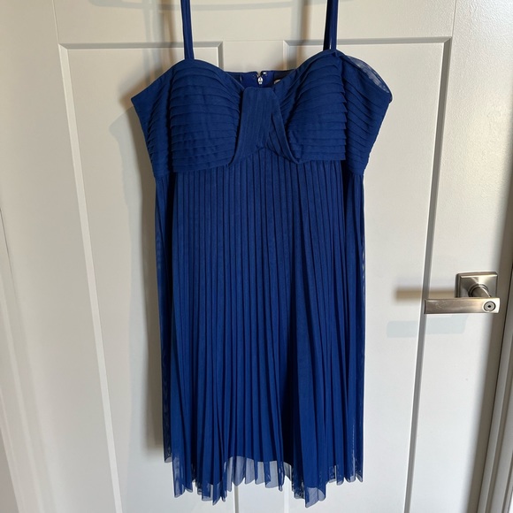 Calvin Klein knee length cocktail dress - Picture 1 of 4